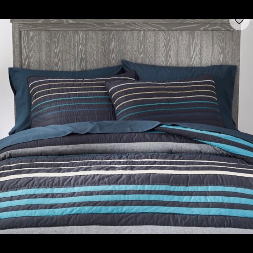 Pottery Barn Laid back stripes twin quilt